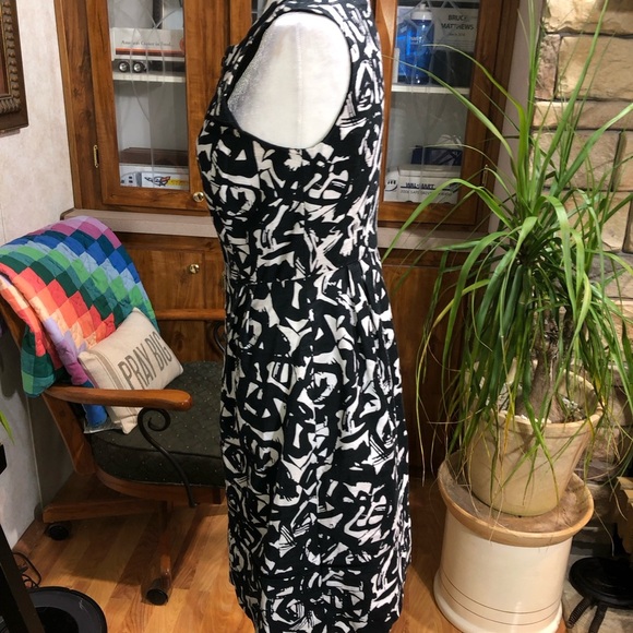 ADRIANNA PAPELL SIZE 8 BLACK & WHITE SLEEVELESS FRONT ZIP DRESS FRONT SPLIT HEM - Picture 3 of 5